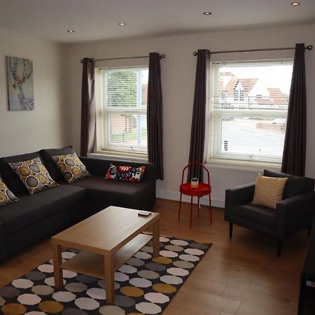 Parkview Apartments Windsor Bagian luar foto