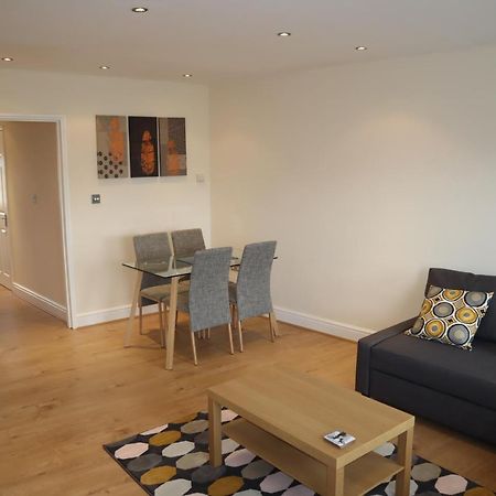 Parkview Apartments Windsor Bagian luar foto