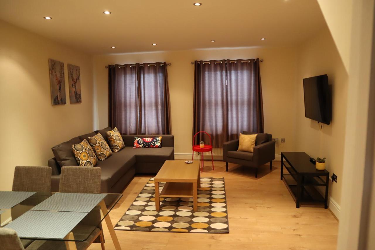 Parkview Apartments Windsor Bagian luar foto